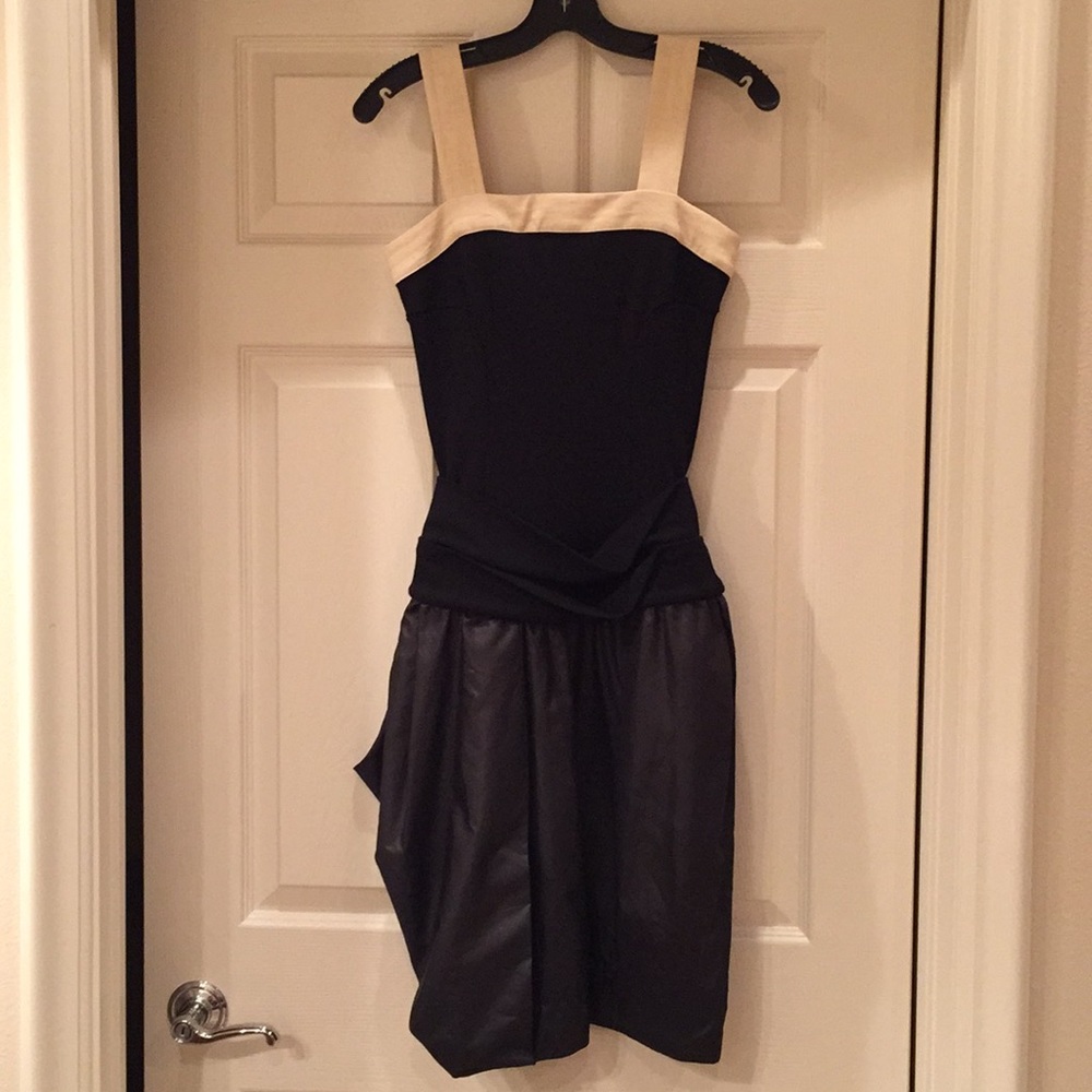 VPL BLACK DRESS SIZE P FITTED BODICE NEVER WORN
